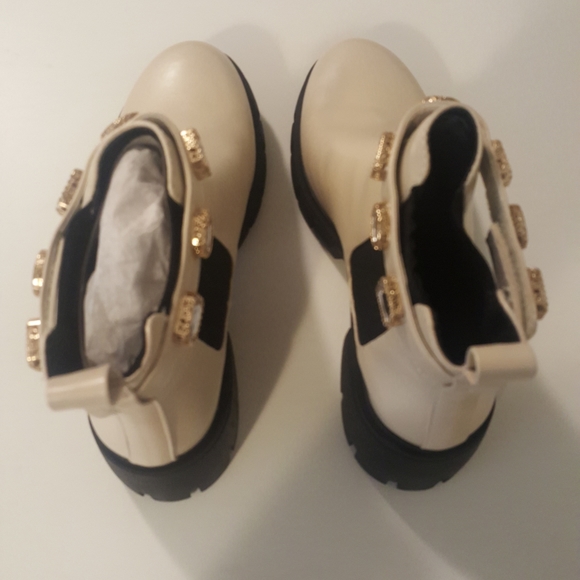 Madden Girl Honey Ankle Boots, Almond color, Size 9.5, Never worn, no box top - Picture 2 of 7